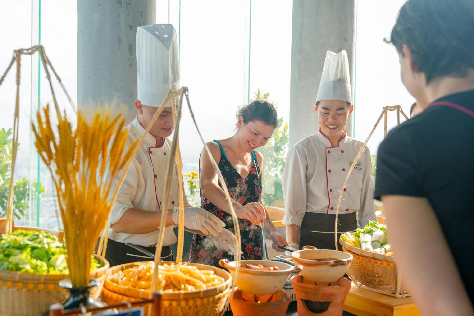 Sala Danang Beach Hotel Exterior photo